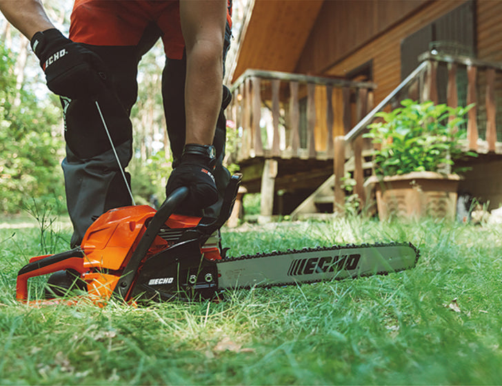 Echo chainsaw CS-4510ES being started on the ground