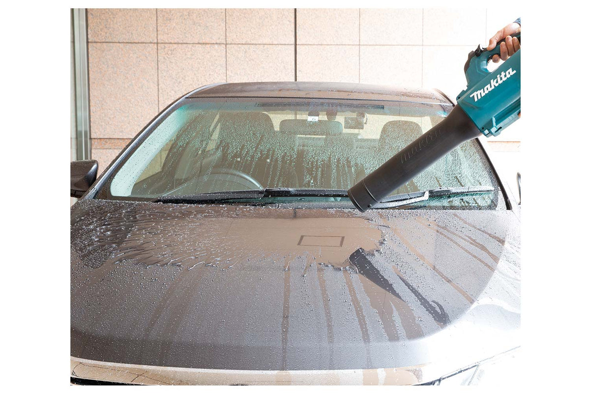Makita DUB184 LXT in use blowing water droplets from a car bonnet